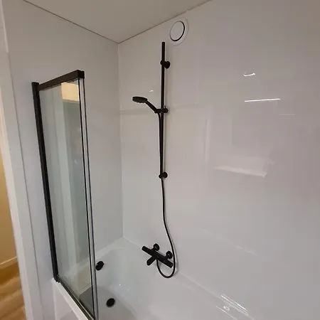 Apartment Ruim 2-slaapkamerappartement Op 50 M Het In