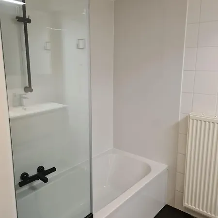 Ruim 2-slaapkamerappartement Op 50 M Het In Apartment *