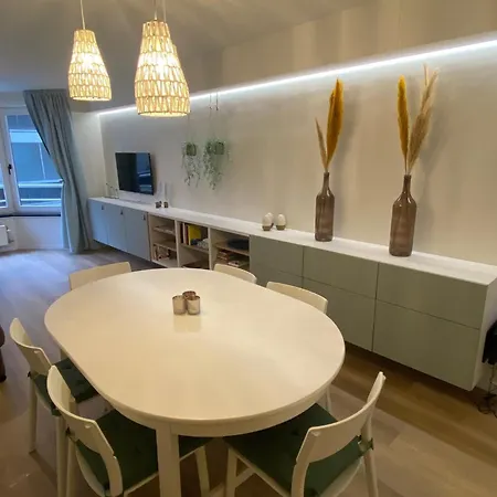 Apartment Ruim 2-slaapkamerappartement Op 50 M Het In Knokke-Heist