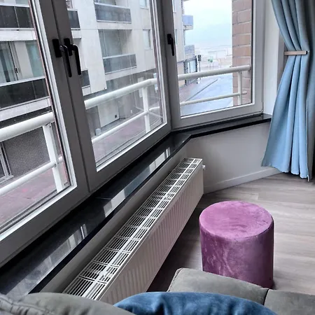 Ruim 2-slaapkamerappartement Op 50 M Het In Apartment *