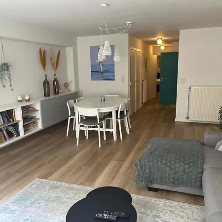 Ruim 2-slaapkamerappartement Op 50 M Het In Apartment