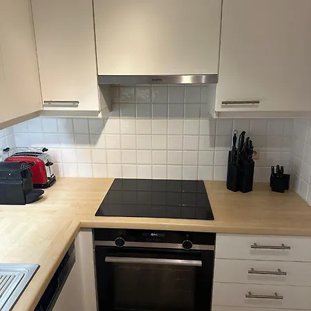Apartment Ruim 2-slaapkamerappartement Op 50 M Het In *